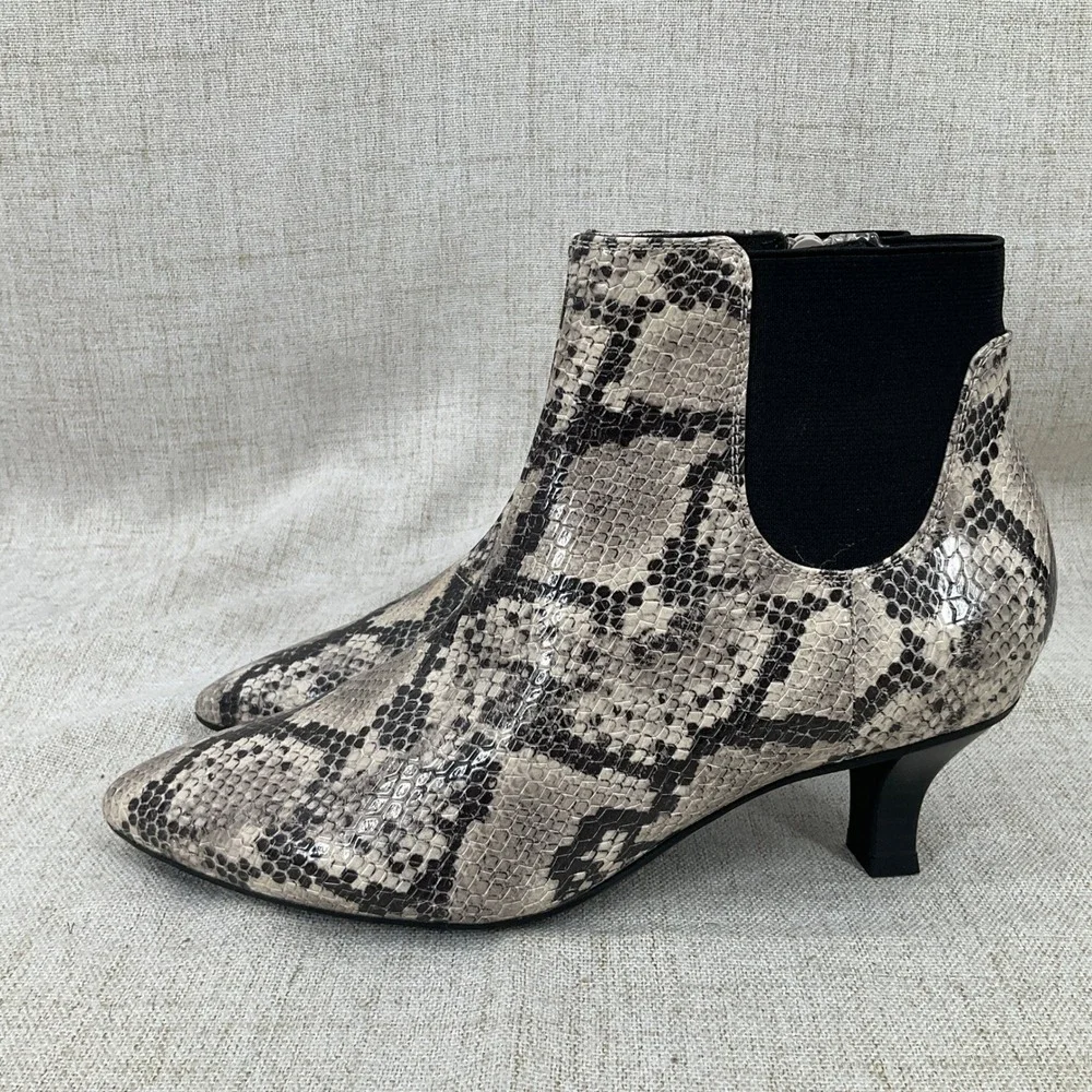 Clarks Kepley‎ Erin Ankle Boots Women 7M Grey Snake Synthetic Kitten Heel Boho